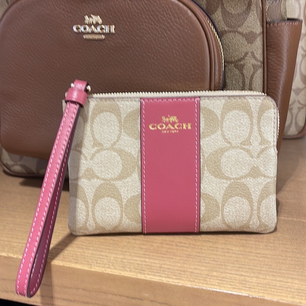 Coach Corner Zip Wristlet In Signature Canvas IM/Khaki Multi /Rouge - Picture 12 of 16